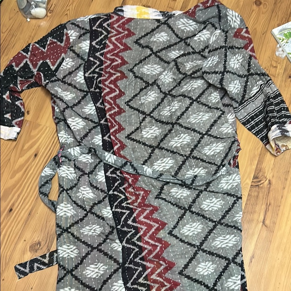 Kantha Bae Red and Black Geometric duster - Picture 2 of 3